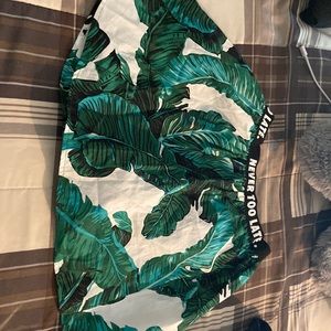 4 shirts,1 short,1 skirt